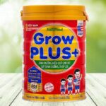 Sữa bột NutiFood Grow Plus 900g (trên 1 tuổi) có thành phần chứa sữa bột nguyên kem